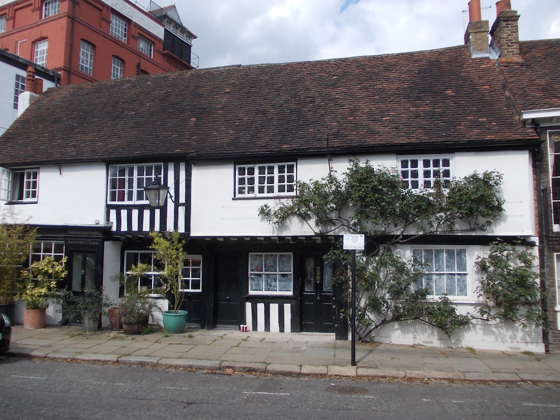 Living in Chiswick ideal flatmate browse featured