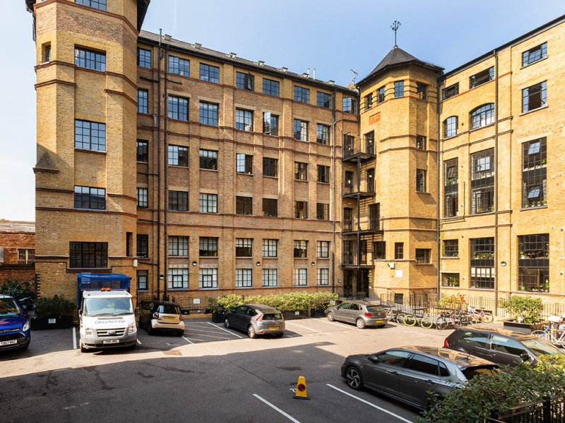 Available Room For Rent In Dalston, East London ideal flatmate