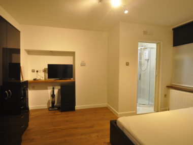 4 Camlan Rd, Bromley BR1 5LU, UK