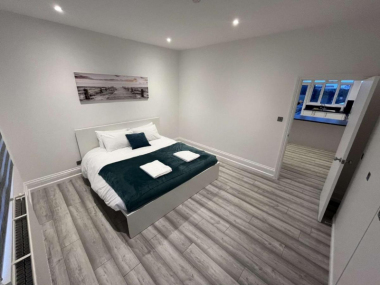 Wandsworth, SW18 4JP, UK