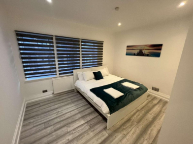 Wandsworth, SW18 4JP, UK