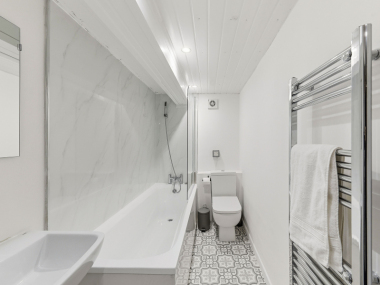 6 Winston Gardens, Headingley, Leeds LS6 3LA, UK