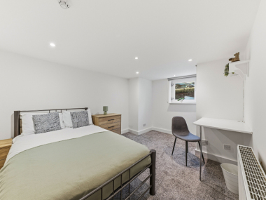 6 Winston Gardens, Headingley, Leeds LS6 3LA, UK