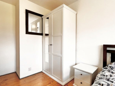 Hind Grove, Poplar, London E14 6HT, UK