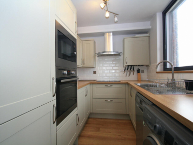 2a Oaklands Ave, Romford RM1 4DP, UK