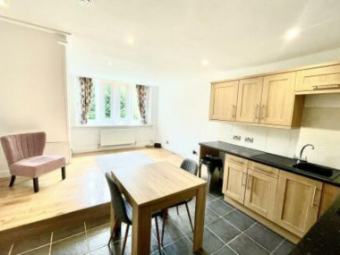 Lindoe Cl, Southampton SO15 2SN, UK