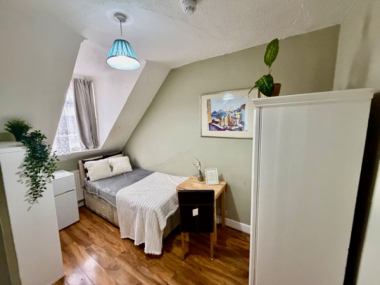 Hounslow, W4 2LT, UK