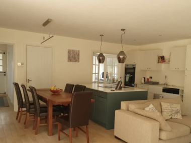 Reigate and Banstead, SM7 2HX, UK