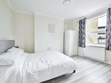 Kew Bridge Rd, Brentford TW8 0EW, UK