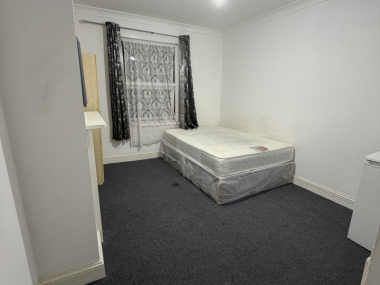 Upper Walthamstow, E17 3NG