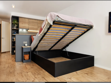 93 Portland Cres, Leeds LS1 3AY, UK