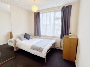 121 Keys Ave, Bristol BS7 0HL, UK