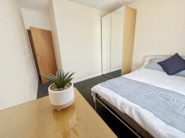 121 Keys Ave, Bristol BS7 0HL, UK