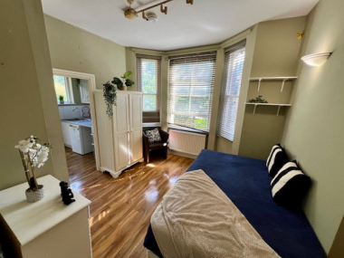 Hammersmith and Fulham, W12 9JN, UK