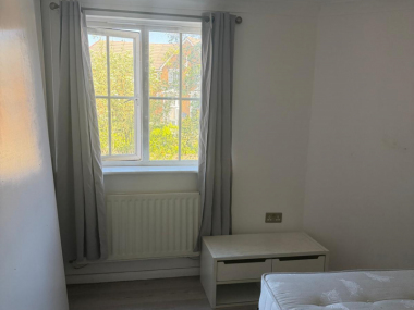 Thurrock, RM16 6BQ, UK