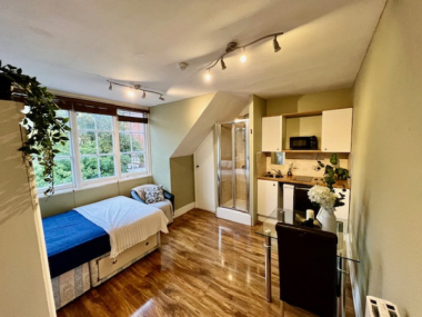 Hounslow, W4 1LL, UK