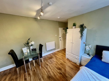 Hounslow, W4 1LL, UK