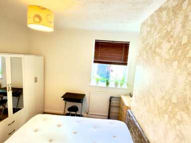 Colliers Wood, SW19 2DF