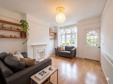 Oakwood Ave, Mitcham CR4 3DQ, UK