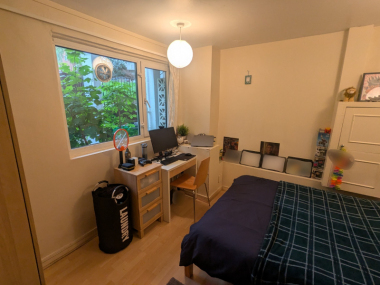 London SW15 4BQ, UK