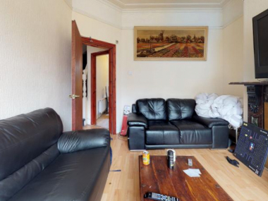 25 Burchett Pl, Leeds LS6 2LN, UK