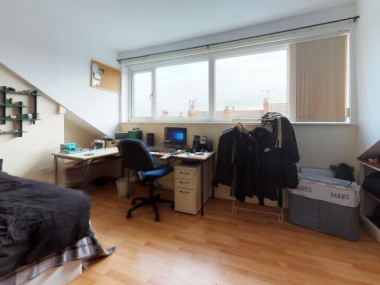 25 Burchett Pl, Leeds LS6 2LN, UK