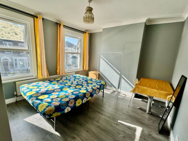 Upperton Rd W, London E13 9LT, UK