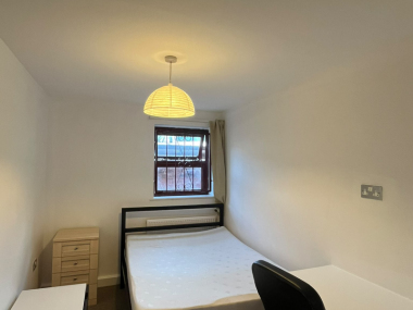 Kelso Heights, Belle Vue Rd, Leeds LS3 1HN, UK