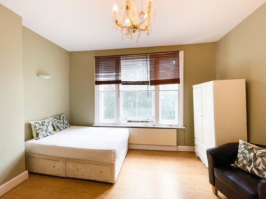 136 Holland Road, London, W14 8BE, UK