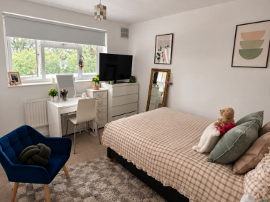 Richmond upon Thames, TW2 5QJ, UK