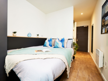 75 De Montfort Way, Coventry CV4 7FA, UK