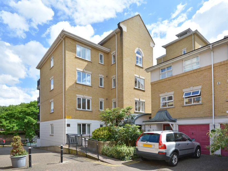 Available Room For Rent In Limehouse, East London ideal flatmate