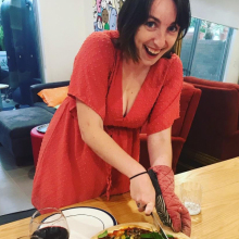Female Professional, Josie, seeking flatmate in West London 