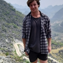 Male Professional, Harry, seeking flatmate in East London 