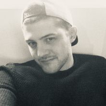Male Professional, James, seeking flatmate in Croydon 