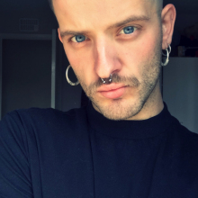 Male Professional, Tiran, seeking flatmate in Zone 1 