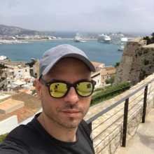Female Professional, Alejandro, seeking flatmate in West London 