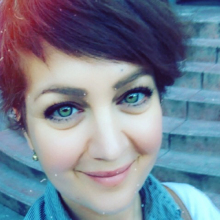 Female Professional, Eva, seeking flatmate in London 