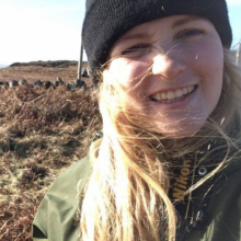 Female Student, Ellie, seeking flatmate in London 