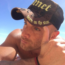 Male Professional, Leo, seeking flatmate in London 
