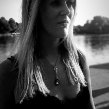 Female Professional, Valentina, seeking flatmate 