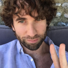 Male Professional, David, seeking flatmate in North London 