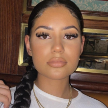 Female Professional, Rebecca Frisch, seeking flatmate in Central London 