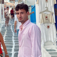  Professional, Nicola, seeking flatmate 