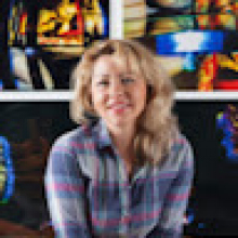  Professional, Julia Winter, seeking flatmate 