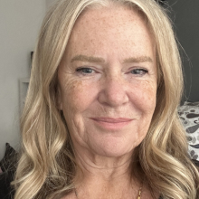 Female Professional, Angela, seeking flatmate 