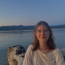  Student, Caitlyn, seeking flatmate in London 