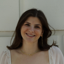  Professional, Isabel, seeking flatmate in Central London 