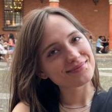Female Student, Janna, seeking flatmate in South London 