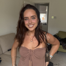Female Student, Clare, seeking flatmate in Battersea 
